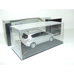 TOYOTA COROLLA VERSO Gris MINICHAMPS 1:43