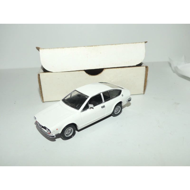 ALFA ROMEO ALFETTA 1600 Blanc KIT Monte AUTOMANY 1:43