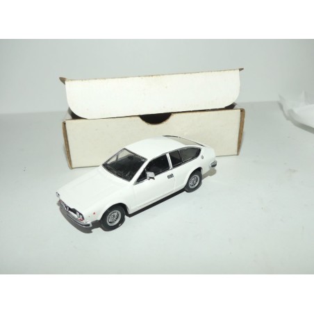 ALFA ROMEO ALFETTA 1600 Blanc KIT Monte AUTOMANY 1:43