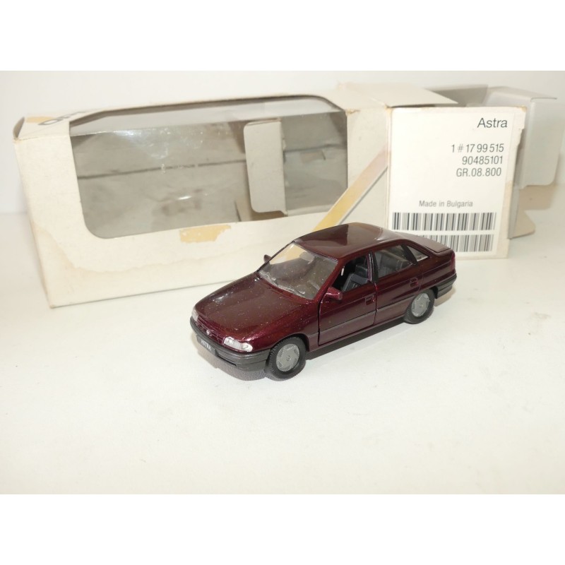 OPEL ASTRA F 4 Portes Bordeaux GAMA 1:43