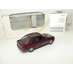 OPEL ASTRA F 4 Portes Bordeaux GAMA 1:43