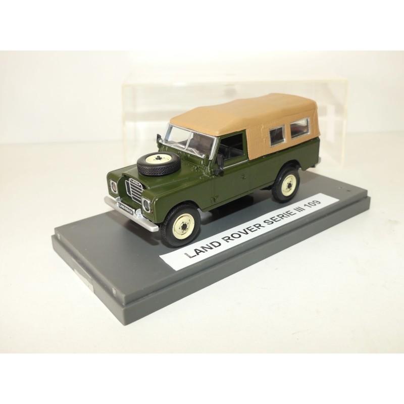 LAND ROVER SERIE III 109 SOFT TOP Vert UNIVERSAL HOBBIES 1:43
