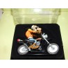 FIGURINE MOTO JOE BAR TEAM NÂ°29 TEAM Paul CHOTTE SUR SA SUZUKI 400 HACHETTE 1:18