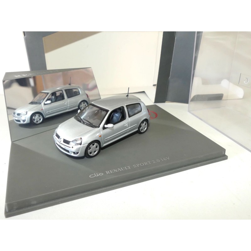 RENAULT CLIO II Phase 2 SPORT 2.0 16V 2001 Gris UNIVERSAL HOBBIES 1:43