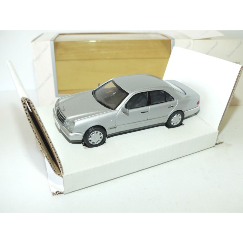 MERCEDES CLASSE E 280 ELEGANCE W210 Gris HERPA 1:43