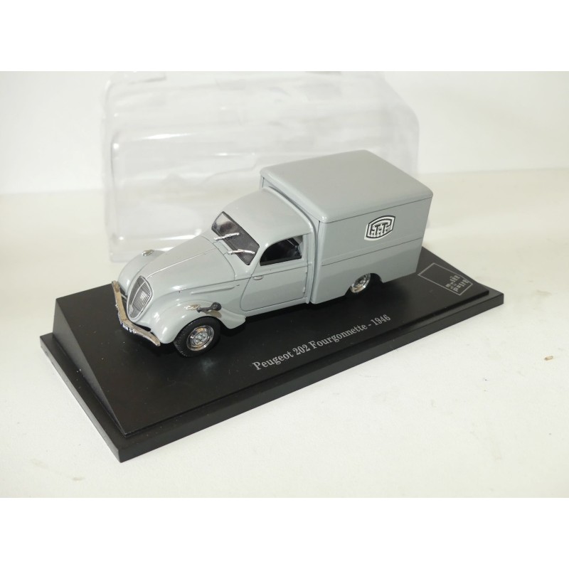 PEUGEOT 202 FOURGONNETTE 1946 PTT LA POSTE UNIVERSAL HOBBIES 1:43 blister
