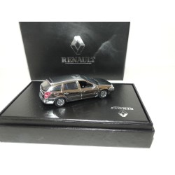 RENAULT LAGUNA II BREAK Chrome UNIVERSAL HOBBIES 1:43 coffret