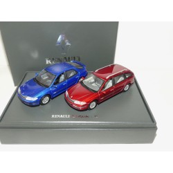 COFFRET RENAULT LAGUNA II DYNAMIQUE Phase 1 Rouge et Bleu UNIVERSAL HOBBIES 1:43 imperfection