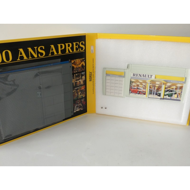 DIORAMA CONCESSION RENAULT 100 ANS APRÈS NOREV 1:43
