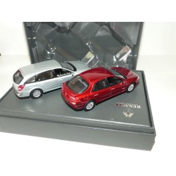 RENAULT LAGUNA II DYNAMIQUE Phase 1 Rouge et Break Gris COFFRET UNIVERSAL HOBBIES 1:43