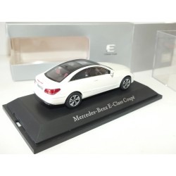 MERCEDES CLASSE E COUPE C207 Blanc KYOSHO 1:43