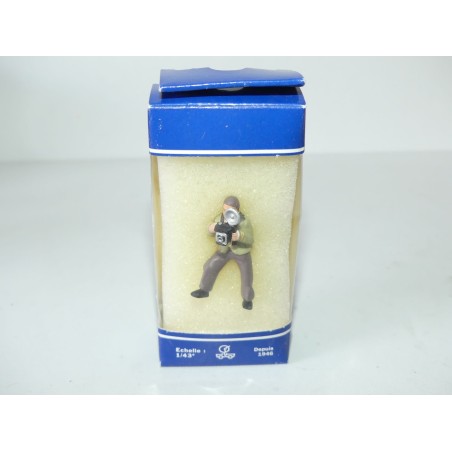 FIGURINE PHOTOGRAPHE APPAREIL PHOTO NOREV 1:43