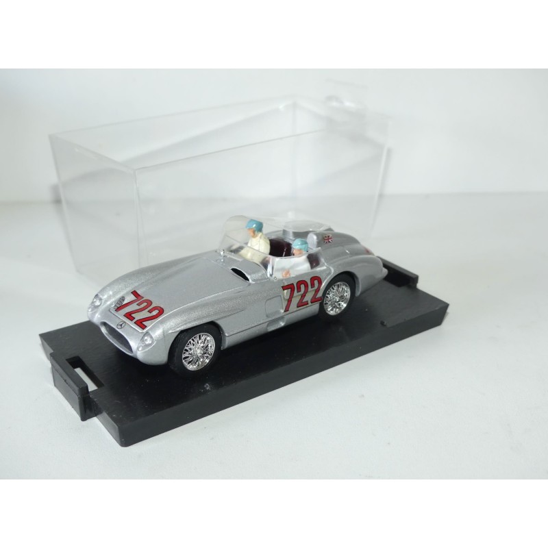 MERCEDES 300 SLR N°722 MILLE MIGLIA 1955 BRUMM R190 1:43avec 2 figurines