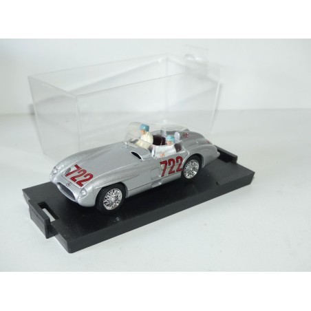 MERCEDES 300 SLR N°722 MILLE MIGLIA 1955 BRUMM R190 1:43avec 2 figurines