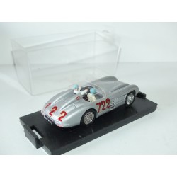MERCEDES 300 SLR N°722 MILLE MIGLIA 1955 BRUMM R190 1:43avec 2 figurines