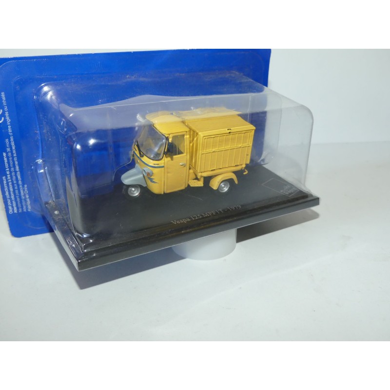 VESPA AC4T 1963 TRIPORTEUR LA POSTE UNIVERSAL HOBBIES 1:43 blister