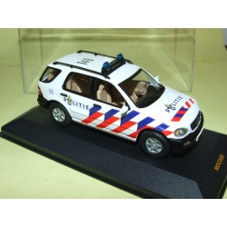 MERCEDES CLASSE M POLITIE 2003 POLICE ALLEMANDE IXO MOC050 1:43 socle cassé