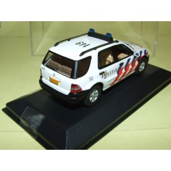 MERCEDES CLASSE M POLITIE 2003 POLICE ALLEMANDE IXO MOC050 1:43 socle cassÃ©