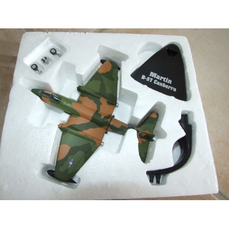 AVION BOMBARDIERS MARTIN B57 CANBERRA ATLAS 1:144