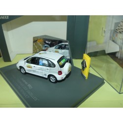 RENAULT RX4 RALLYE TROPHEE DES GAZELLES TECHNOCENTRE UNIVERSAL HOBBIES 1:43
