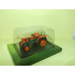 TRACTEUR N°121 VENDEUVRE BL 30 1960 UNIVERSAL HOBBIES 1:43 sous coque