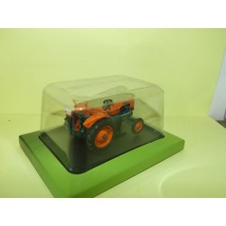 TRACTEUR NÂ°121 VENDEUVRE BL 30 1960 UNIVERSAL HOBBIES 1:43 sous coque