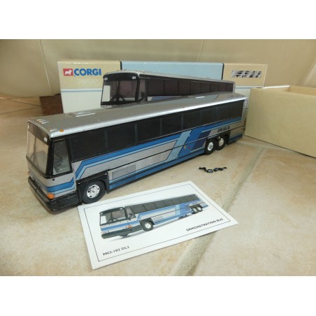 CAR BUS MCI 102 DL3 DEMONSTRATION BUS CORGI 98421 1:50 imperfection