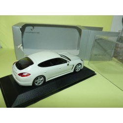 PORSCHE PANAMERA TYPE I DIESEL Blanc MINICHAMPS 1:43