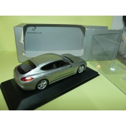 PORSCHE PANAMERA I TURBO Gris clair MINICHAMPS 1:43 contreboite abimÃ©e