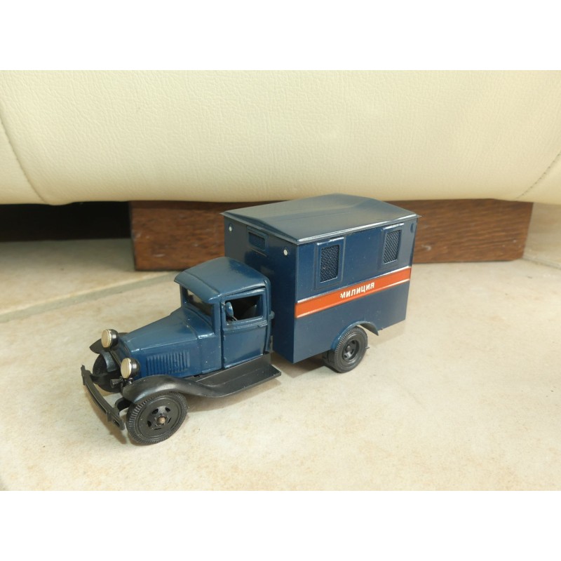 CAMION FORD AA GAZ POLICE RUSSE PRISON VAN 1:43