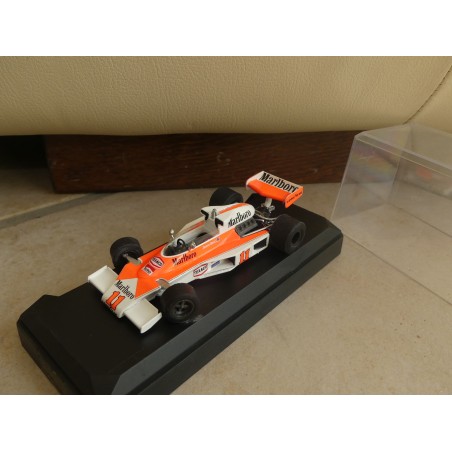 McLAREN M23 N°11 GP 1976 J. HUNT KIT TENARIV 1:43 Champion du Monde