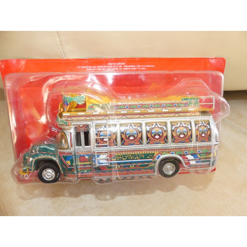 AUTOBUS ET AUTOCARS N°26 BEDFORD ROCKET TYPE TJ 1980 HACHETTE 1:43