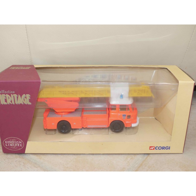 SAVIEM JL GRANDE ECHELLE POMPIERS DE MEAUX CORGI 70901 1:50