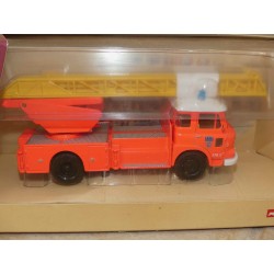 SAVIEM JL GRANDE ECHELLE POMPIERS DE MEAUX CORGI 70901 1:50