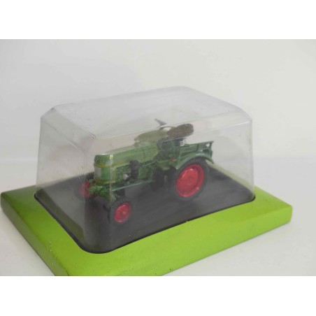 TRACTEUR N°017 FENDT F24 1958 UNIVERSAL HOBBIES 1:43 sous coque