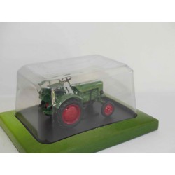 TRACTEUR NÂ°017 FENDT F24 1958 UNIVERSAL HOBBIES 1:43 sous coque