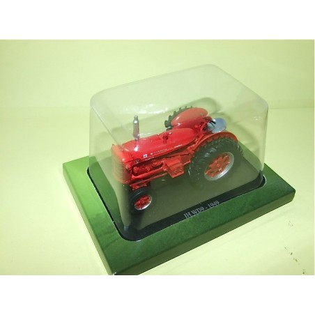 TRACTEUR NÂ°120 IH WD9 1949 UNIVERSAL HOBBIES 1:43 sous coque