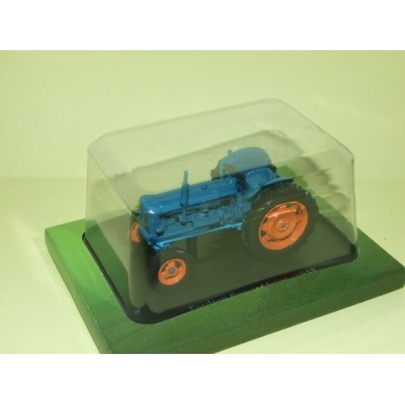 TRACTEUR NÂ°007 FORDSON POWER MAJOR 1958 UNIVERSAL HOBBIES 1:43 sous coque