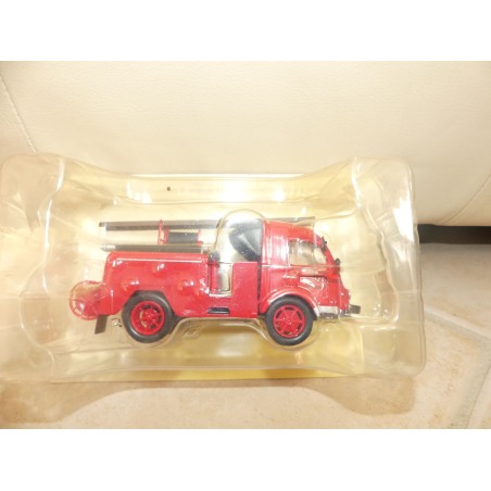 CAMION POMPIERS N°084 RENAULT GALION Premier Secour IXO PRESSE 1:43