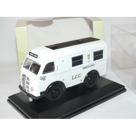 AUSTIN WELFARER LCC AMBULANCE OXFORD DIECAST AK007 1:43