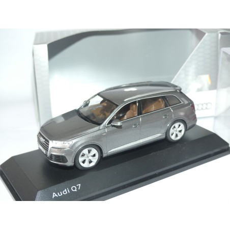 AUDI Q7 II Phase 1 Gris Foncé SPARK 1:43