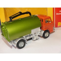 CAMION JOHNSTON ROAD SWEEPER DINKY 449 1:43