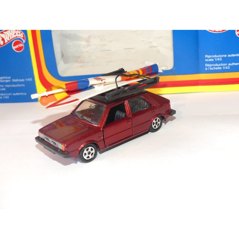 LANCIA DELTA avec planche Ã  voile HOTWHEELS 1:43