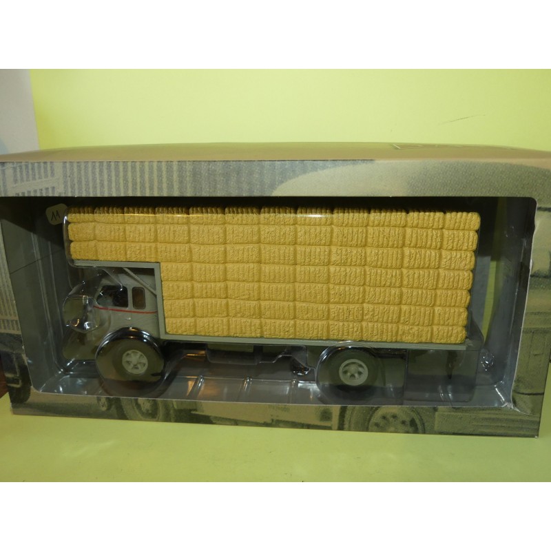 CAMION D'AUTREFOIS N°011 RENAULT R4220 FAINEANT Transport de Paille ALTAYA 1:43
