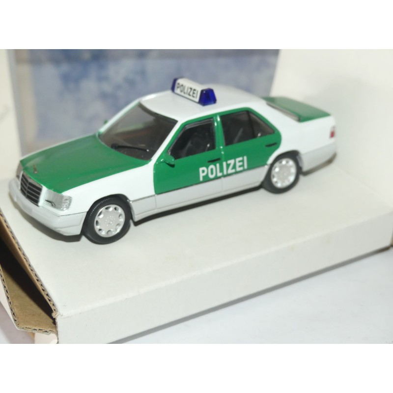 MERCEDES CLASSE E 320 LIMOUSINE POLIZEI HERPA 1:43