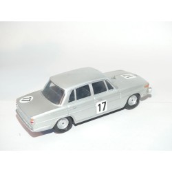 BMW 2000 Ti n°17 24h DE SPA J.ICKX H. HAHNE KIT Monté 1:43
