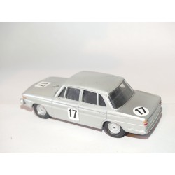BMW 2000 Ti n°17 24h DE SPA J.ICKX H. HAHNE KIT Monté 1:43