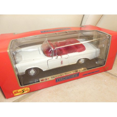 MERCEDES 280 SE 1966 Blanc MAISTO 1:18