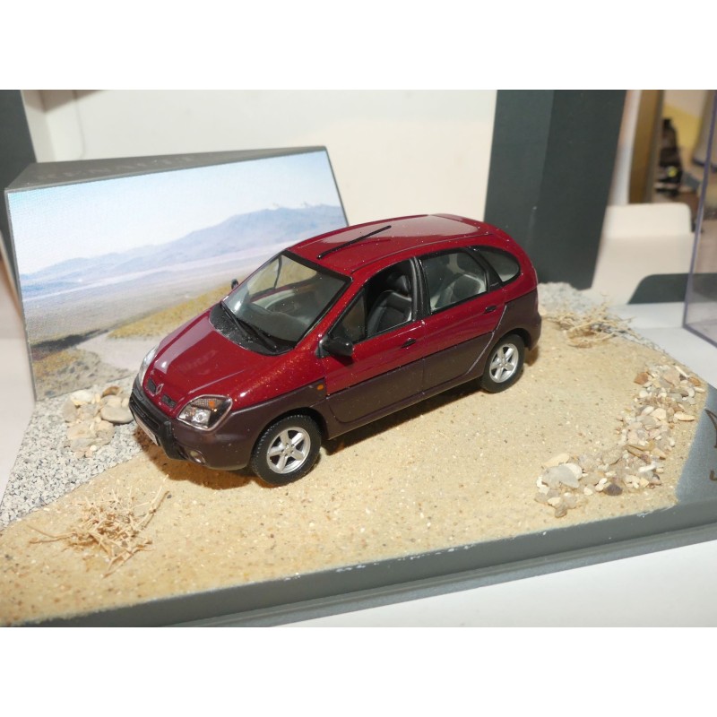 RENAULT SCENIC RX4 Bordeaux UNIVERSAL HOBBIES 1:43 diorama desert
