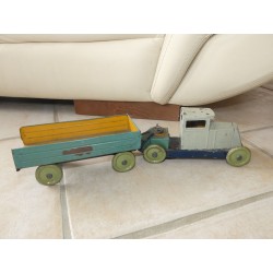 JOUET ANCIEN CAMION EN TOLE AVEC REMORQUE BENNE AVEC CLE MECANIQUE TYPE JRD